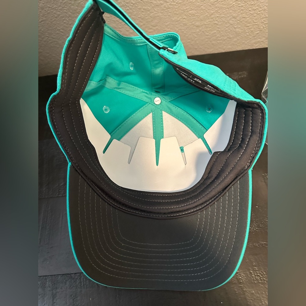 Nike Club Cap adjustable m/l- nwt - Picture 3 of 3